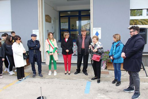Consegna bandiera scuola