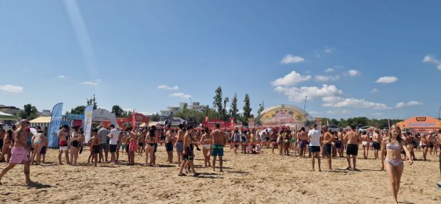 Vertical Summer Tour Radio Deejay