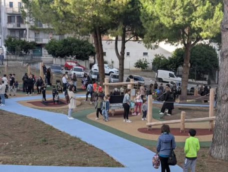 Parco giochi via Adige
