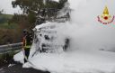 Camion in fiamme