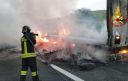 Camion in fiamme