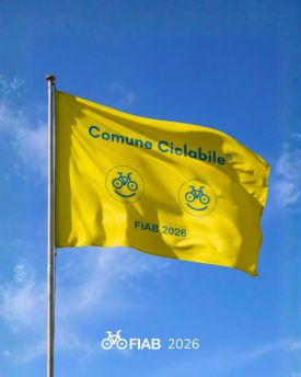 Bandiera gialla comune ciclabile