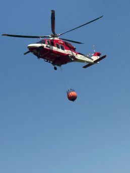 Elicottero antincendio vigili del fuoco